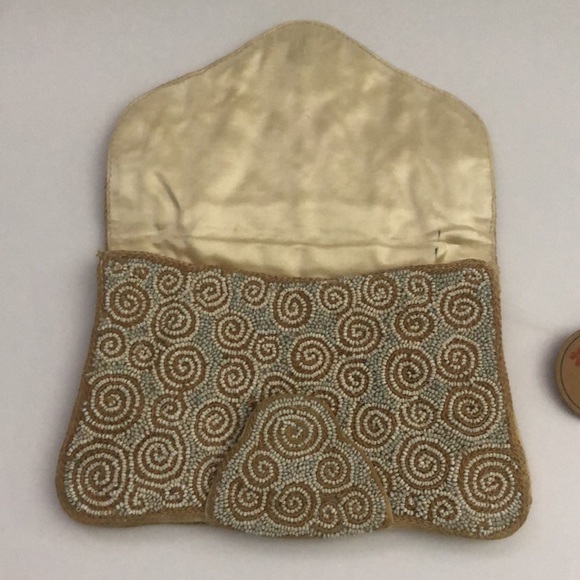 Vintage French Hand Beaded Small Clutch. - Picture 4 of 9